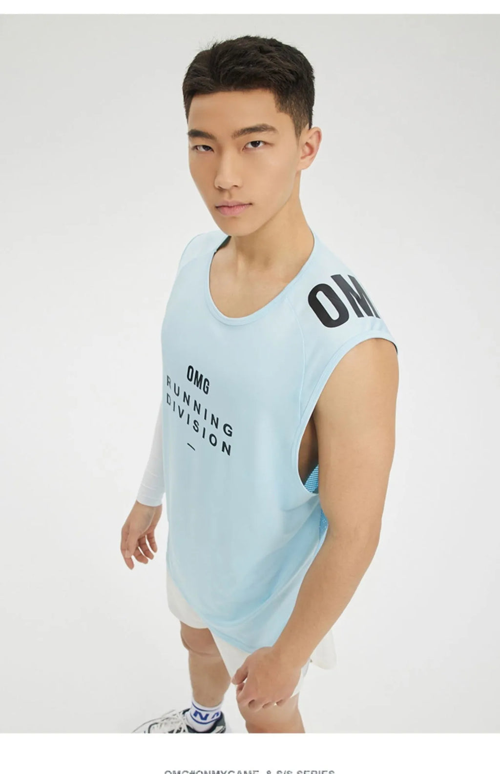 Men's loose-fitting mesh sports vest in blue, shown on a manikin, for summer fitness activities.