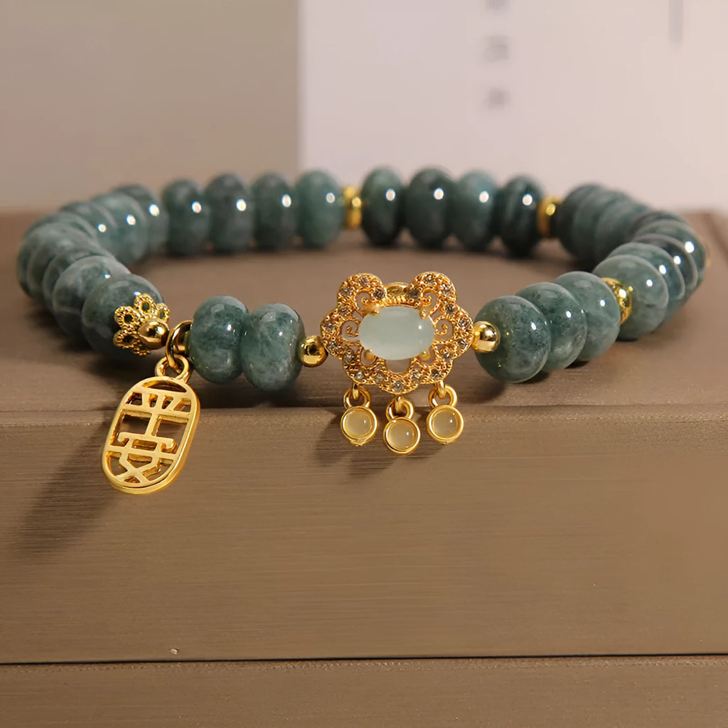 Women's natural emerald jade bracelet with abacus beads and alloy safety lock clasp