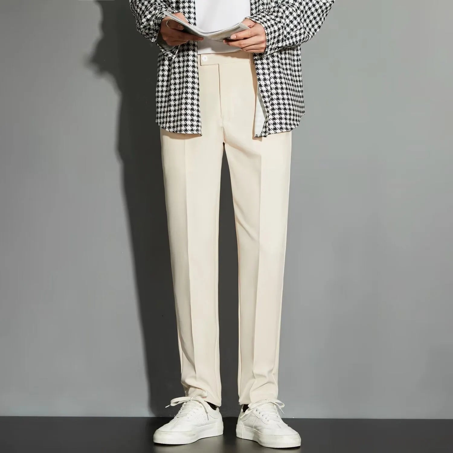 Men's straight cut suit trousers with ankle-length finishing in polyester blend fabric