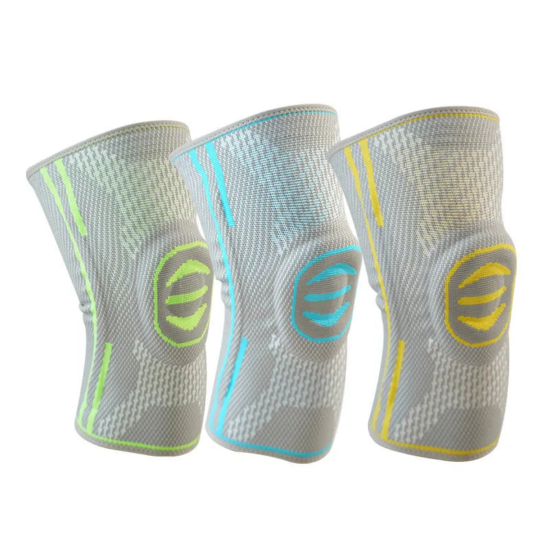 Cotton mountaineering knee pads in green colour with kneecap protective design