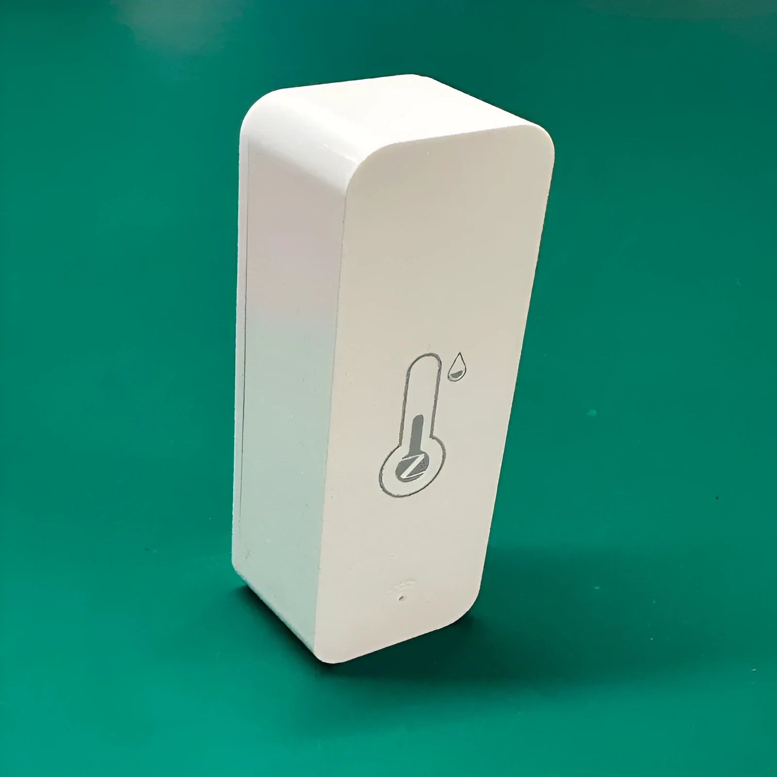 WiFi temperature humidity sensor with ABS plastic housing and digital display