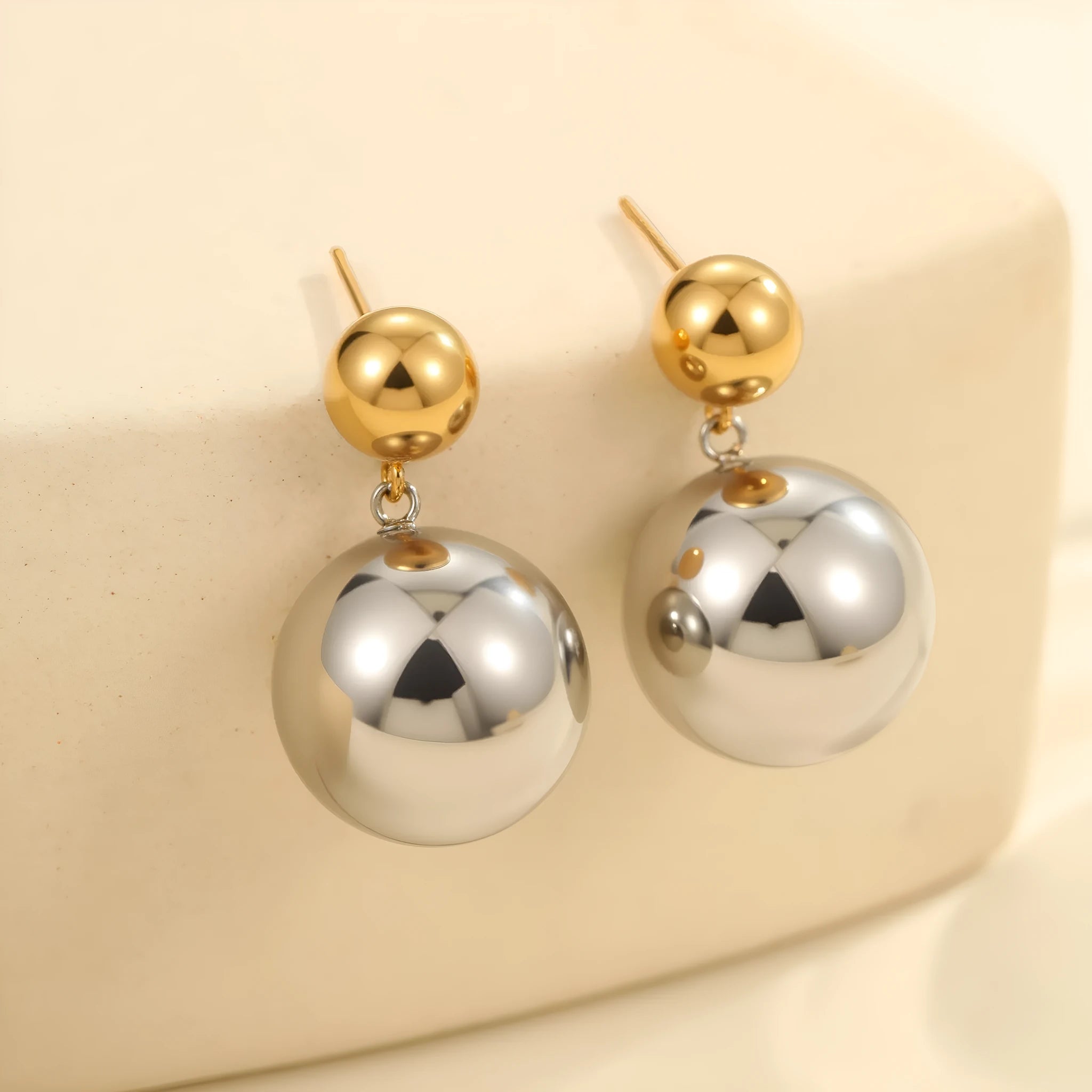 Stainless steel ear studs with colour-block electroplated finish and geometric round bead design