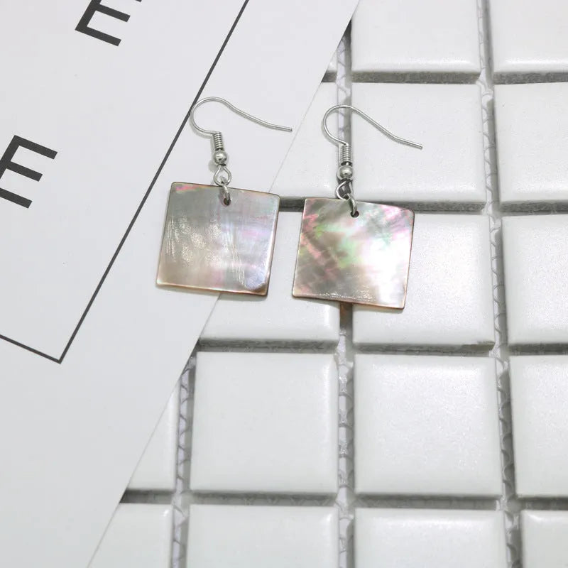 Women's geometric shell earrings in rectangular and square panther natural colours