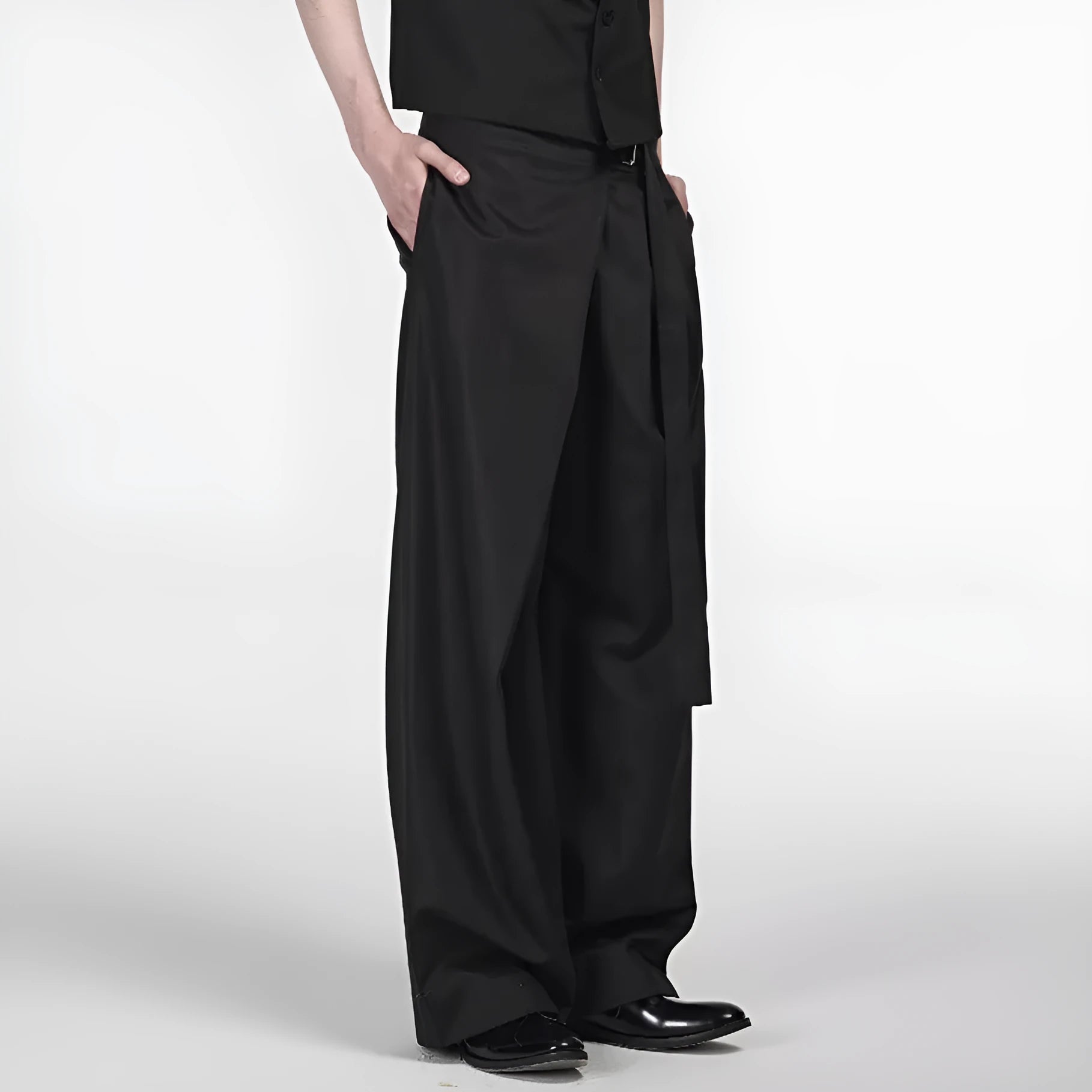 Black loose cut straight-leg trousers with adjustable waist in Tencel-cotton fabric