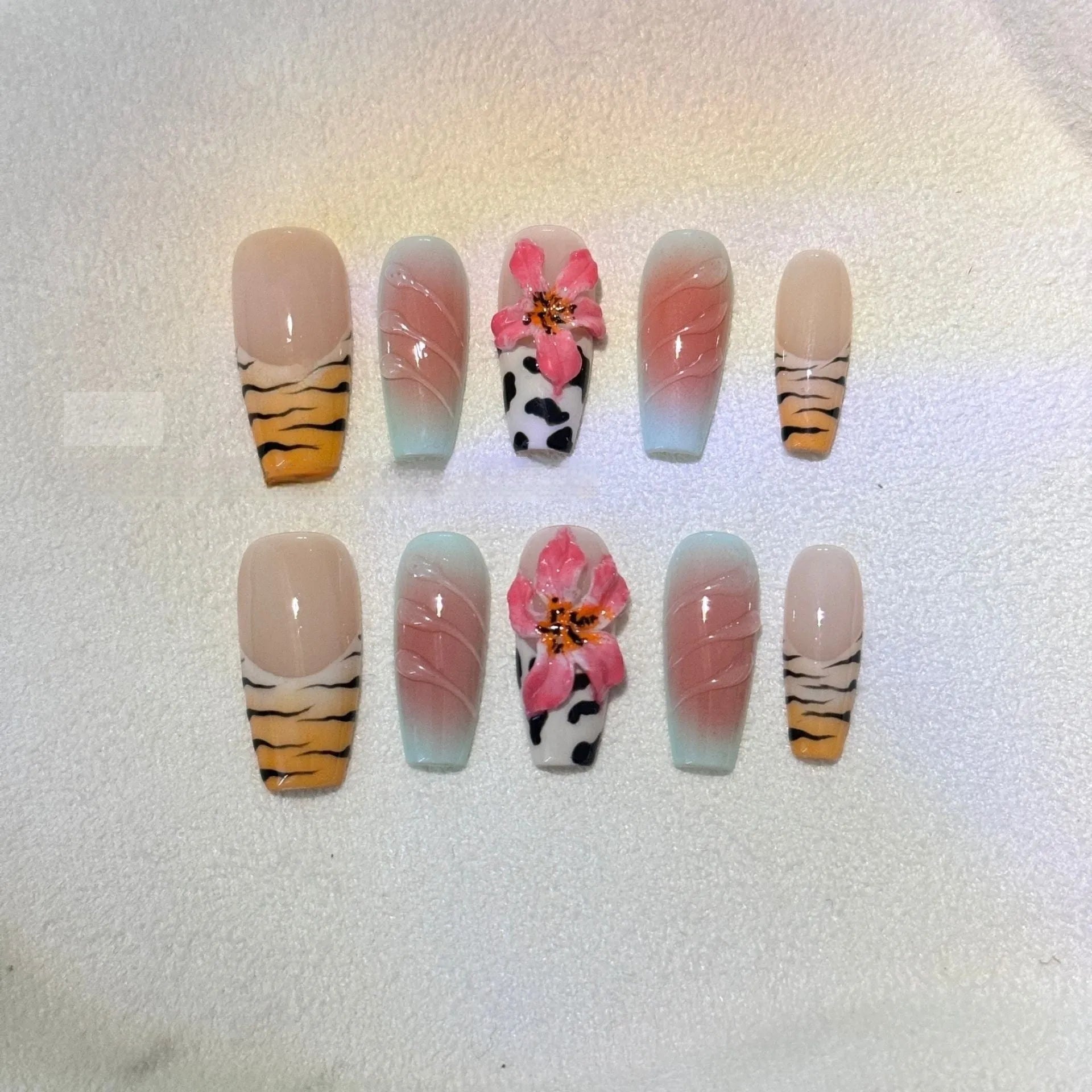 Zebra pattern nail art set with hand-carved lilies, floral and leopard prints in sizes XS, S, M, L.
