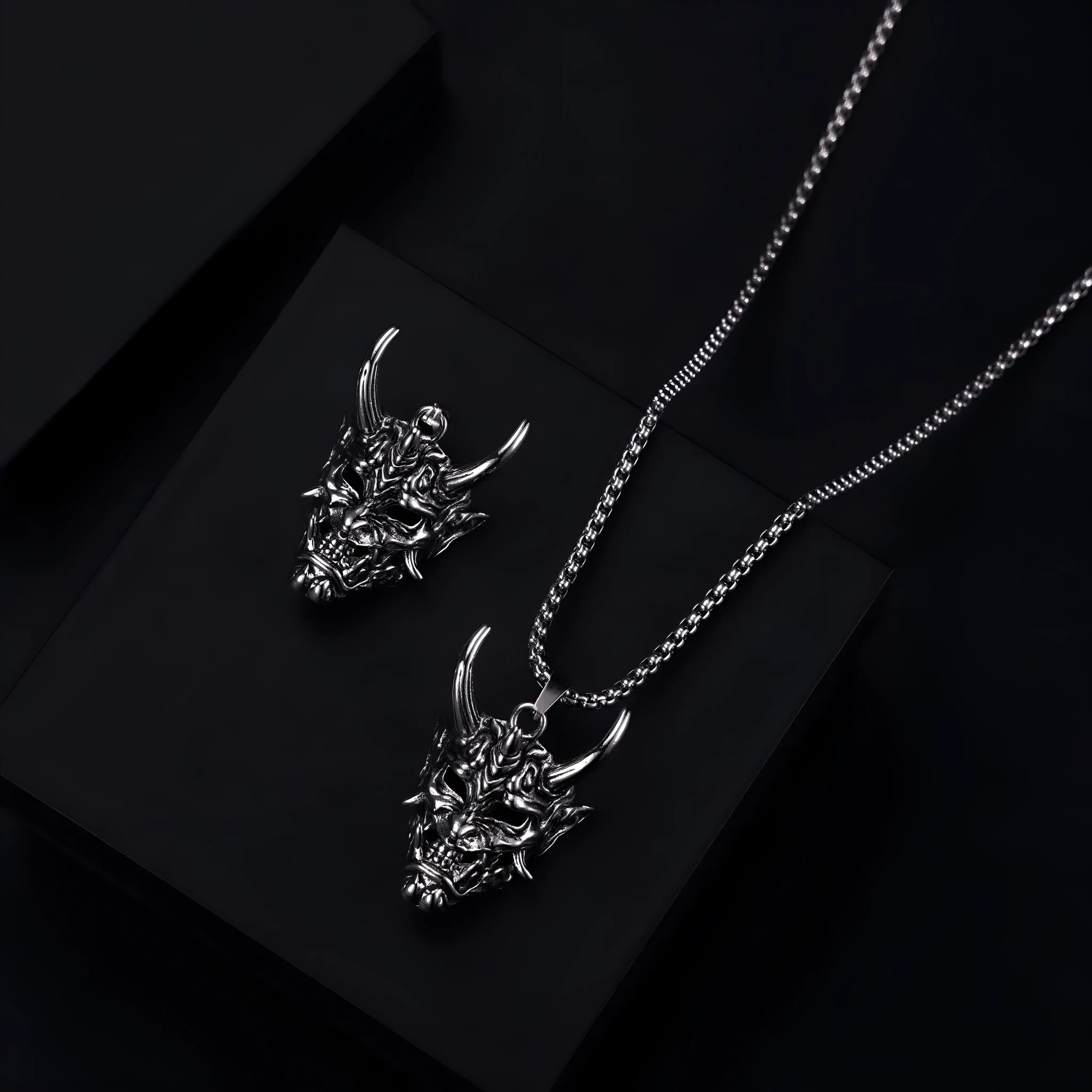 Men's silver vintage necklace with 40mm zinc alloy pendant