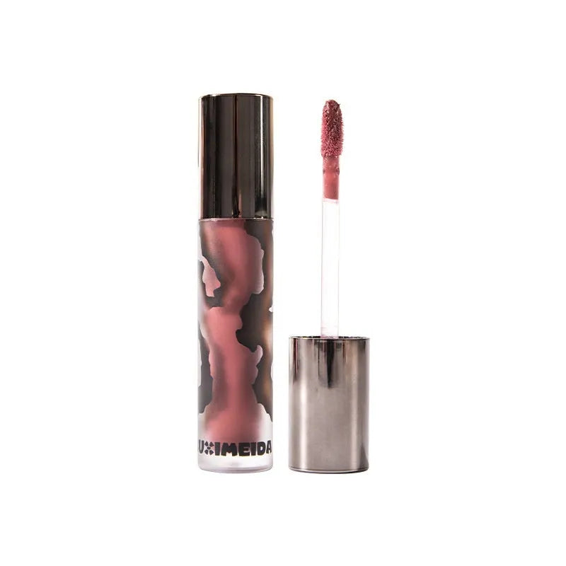 Matte lip mud lipstick in five colour shades showing stain-resistant formulation
