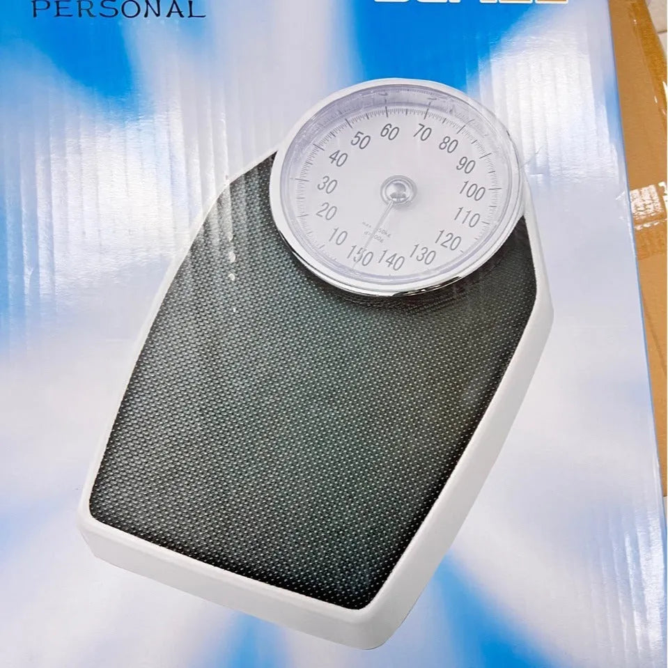 Black mechanical body weight scale with large dial display on 47x35cm platform