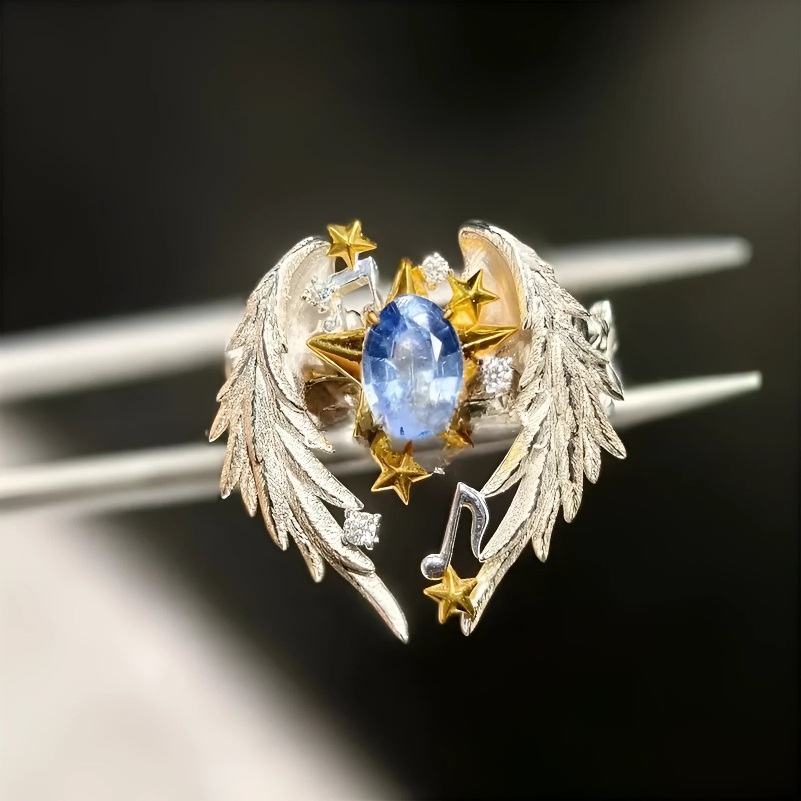 Adjustable ring with geometric angel wings pattern and open mouth design
