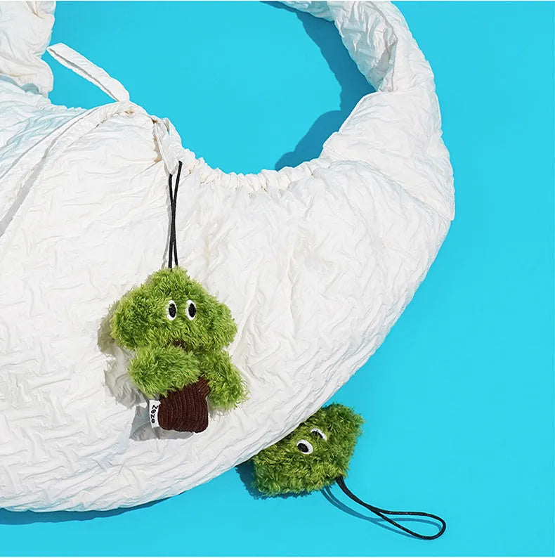 Pine tree shaped cat toy pendant with mint filling for biting and grinding