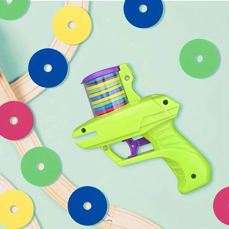 Battery-free interactive cat toy launcher with foam discs in green or purple colour