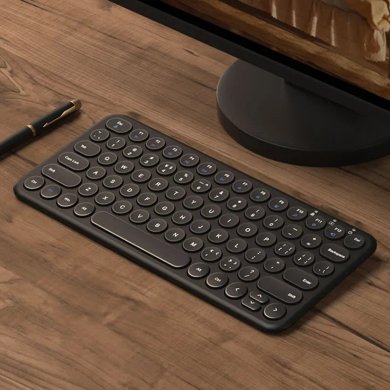 Ultra-thin wireless keyboard and mouse set in white colour with included protective keyboard film
