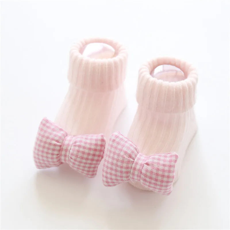 Cotton baby socks in multiple designs including animal prints, available in sizes XS, S, M for ages 0-6 months to 3 years