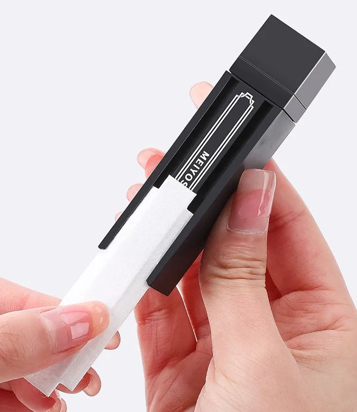 Black portable case containing 40 disposable mobile phone screen cleaner wipes.