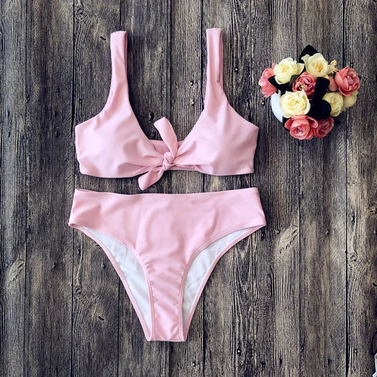 Women's solid colour bikini swimsuit set with matching bra top and bottom in polyester fabric
