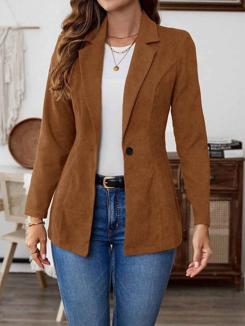 Brown men's single-breasted casual blazer with lapel collar and long sleeves on a hanger.