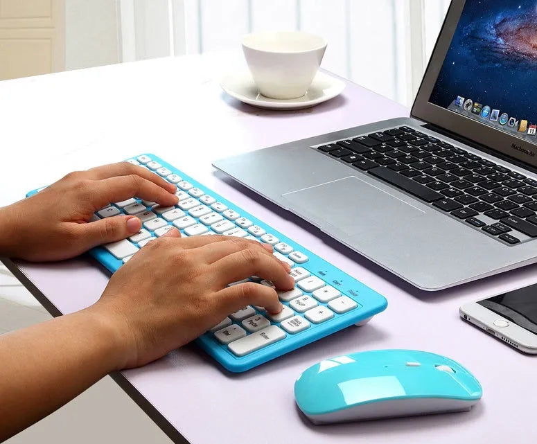 Wireless keyboard and mouse set in choice of colours with 96 keys and three-speed DPI mouse