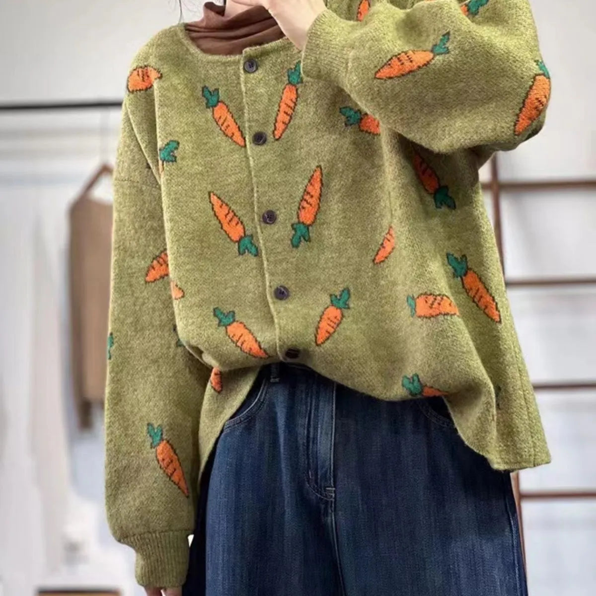 Women's loose fit cardigan with Mori artistic colour contrast print on viscose fabric.