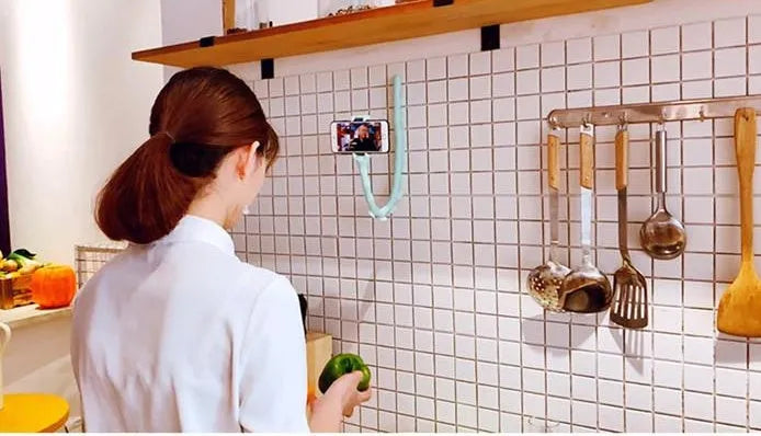 Flexible rubber phone holder with suction cup showing 62cm bendable arm in black colour