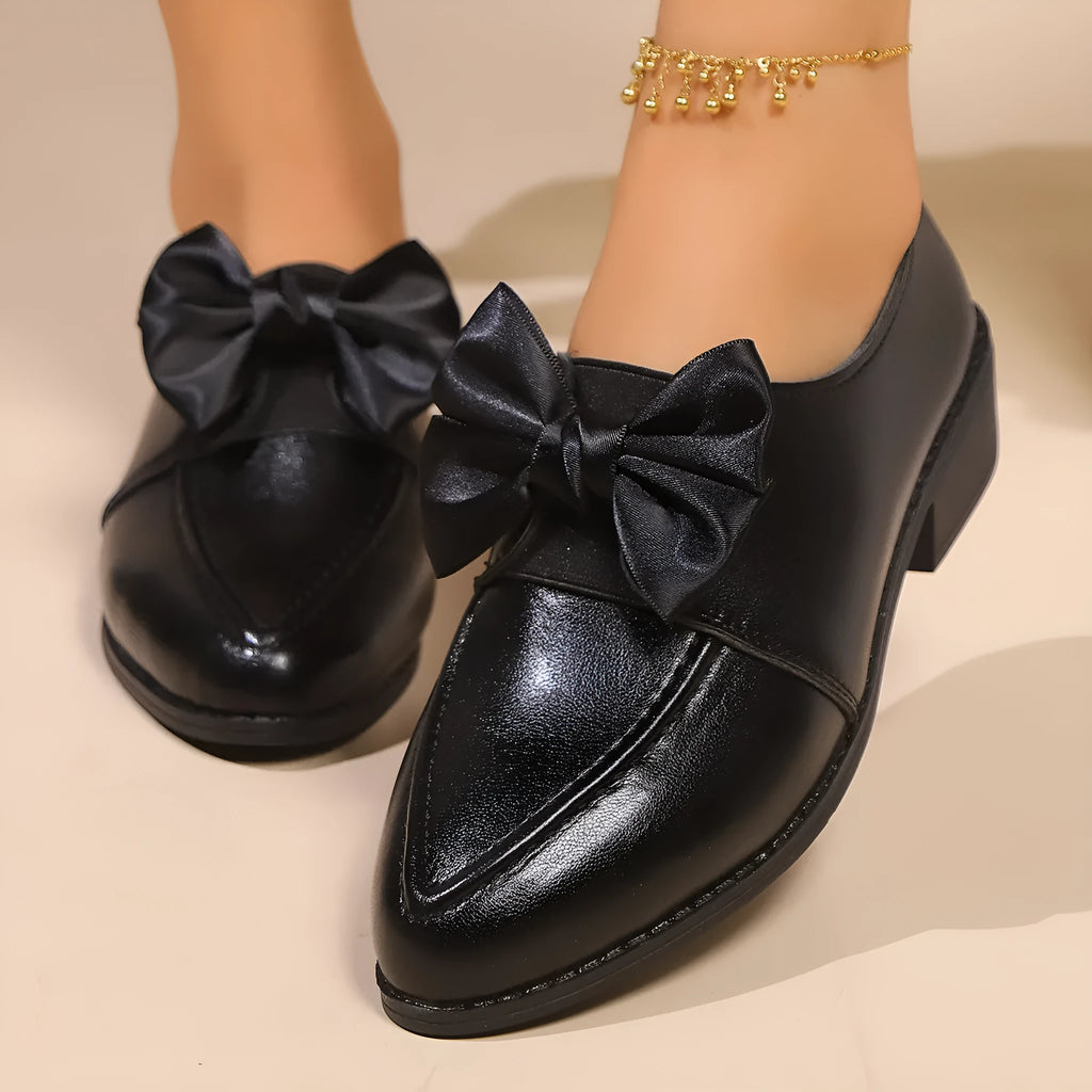 Women's British-style leather shoes with bow decoration and pointed toe