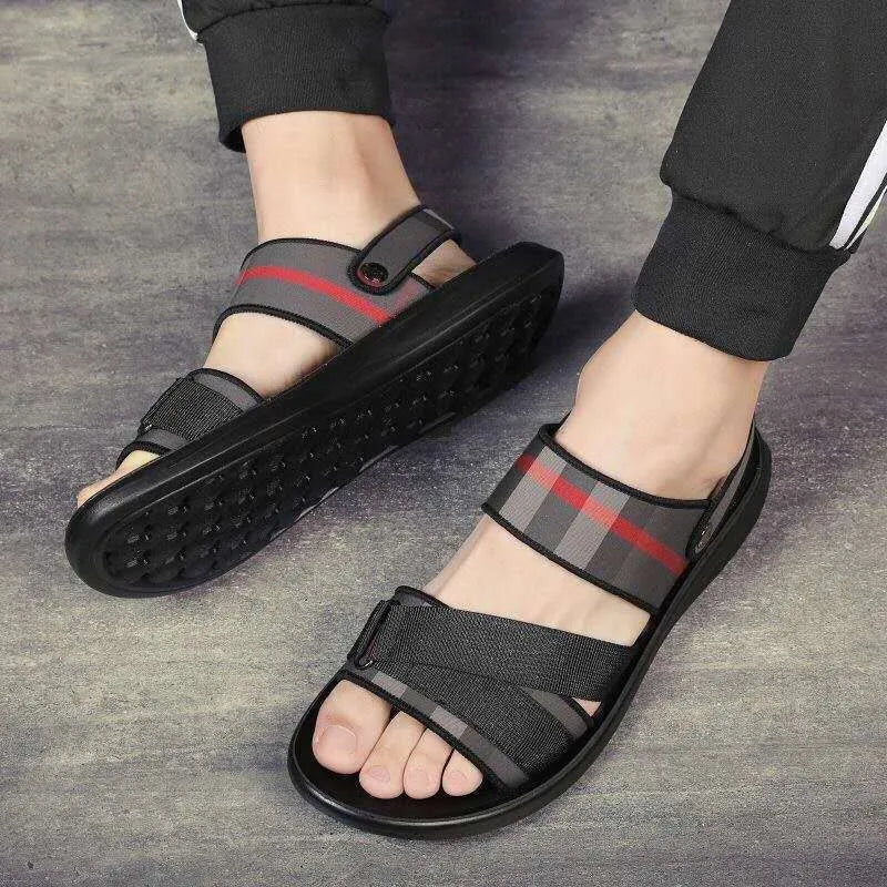 Youth sports sandals with Lycra upper and polyurethane sole in a leisure style.