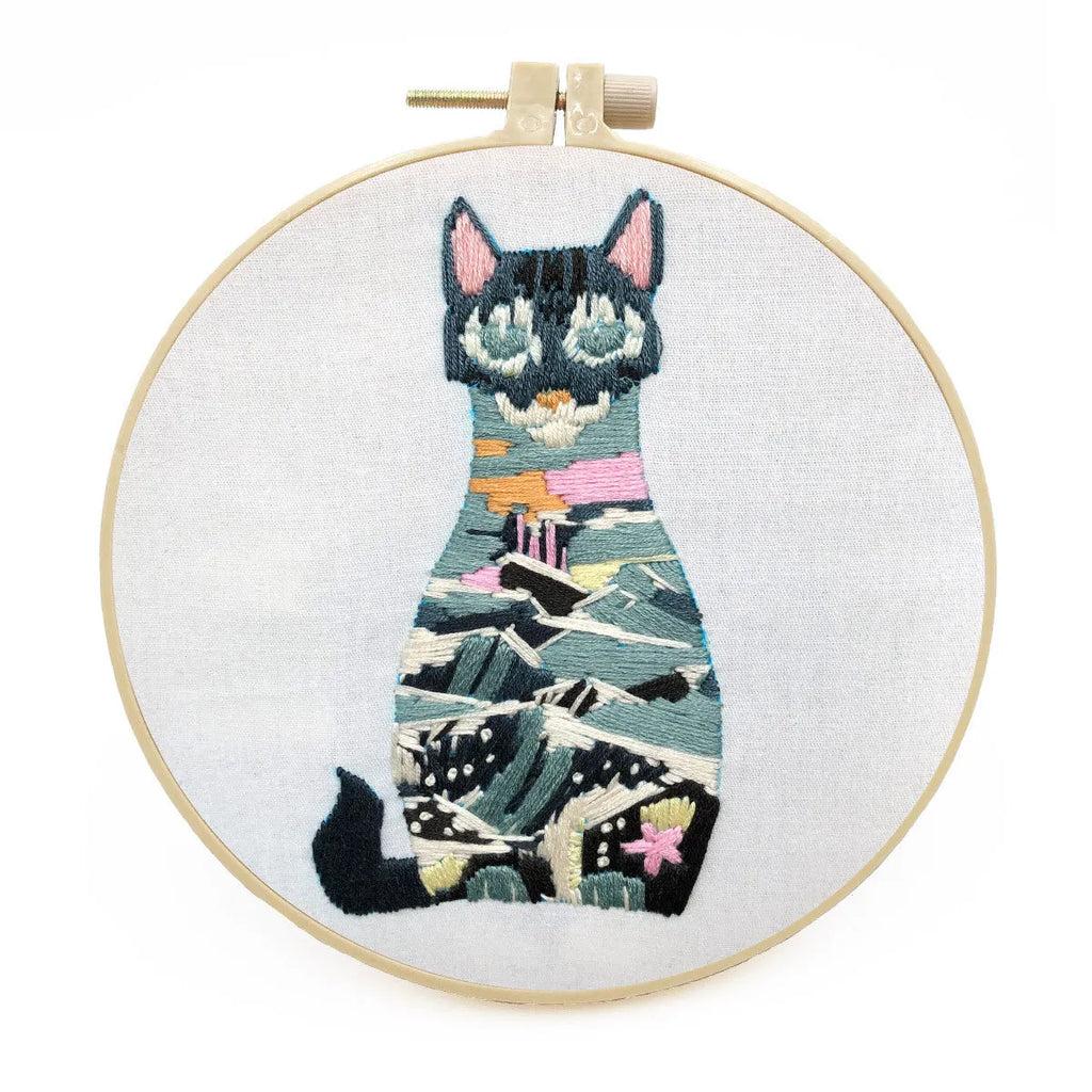 Cat-themed beginner embroidery kit with 15cm stretcher and three-dimensional European embroidery materials
