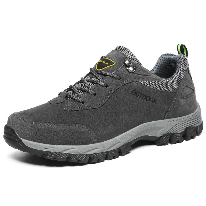 Men's low-cut outdoor casual shoes in army green on a neutral background.