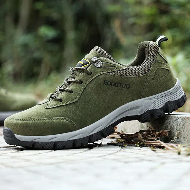 Men's low-cut outdoor casual shoes in army green on a neutral background.