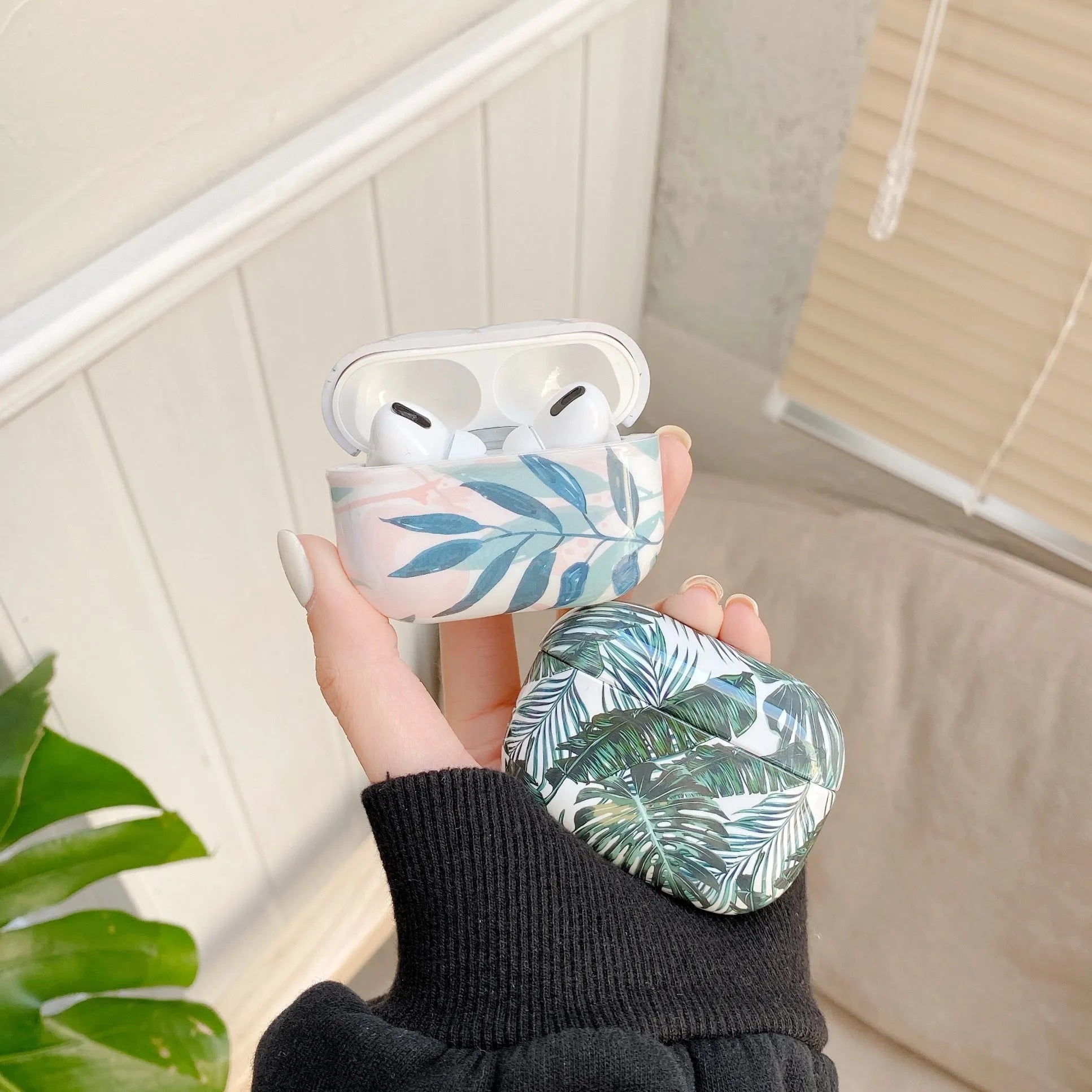 Blue banana leaves tropical design TPU protective case for AirPods charging case