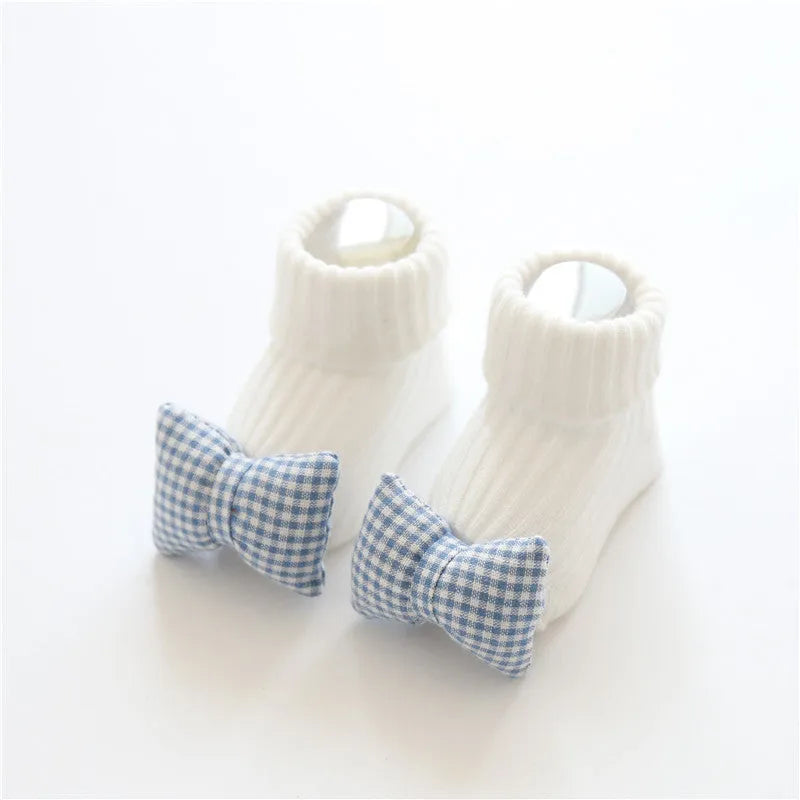 Cotton baby socks in multiple designs including animal prints, available in sizes XS, S, M for ages 0-6 months to 3 years