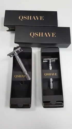 Double-edged safety razor with butterfly-opening head and chrome-plated handle in storage box