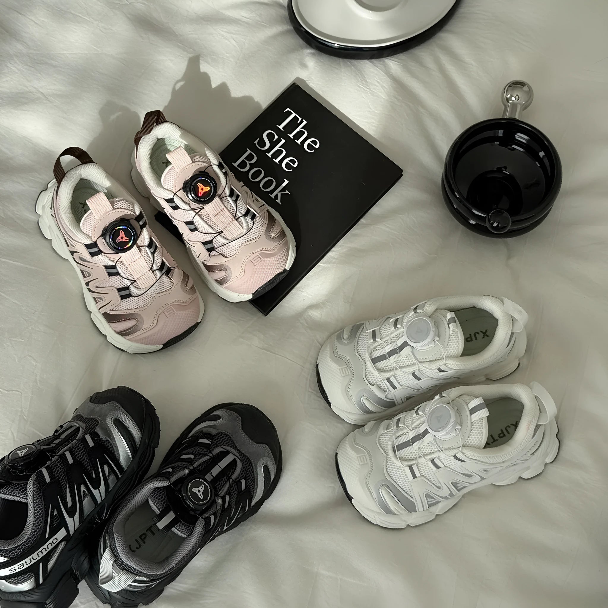 Unisex casual trainers in black, beige, or pink with PU leather mesh uppers