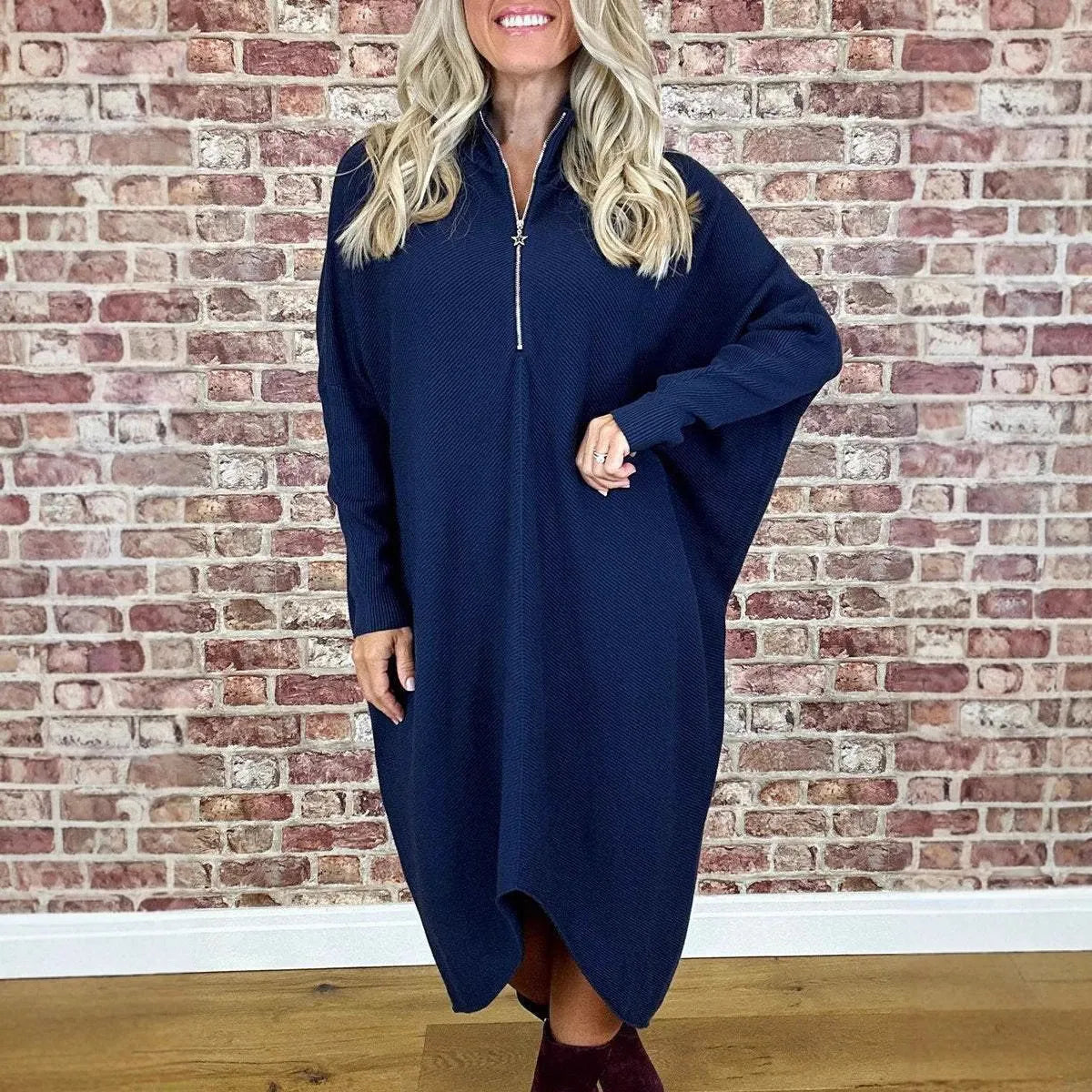 Women's solid colour knitted loose dress with zipper detail and raglan sleeves