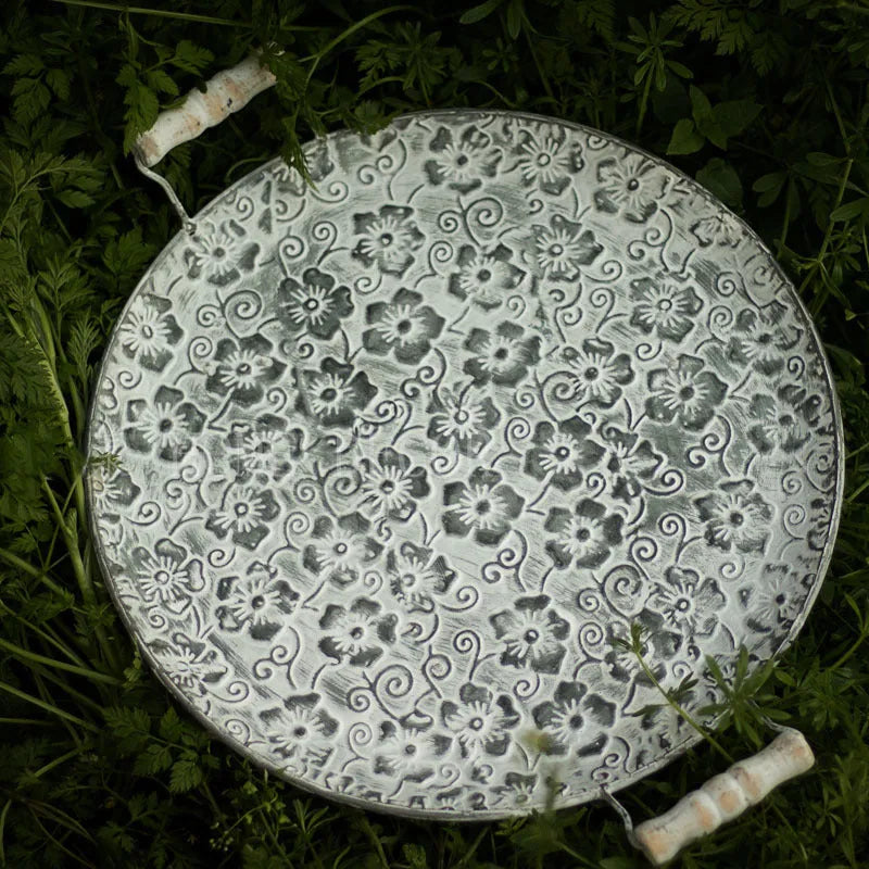 Round wrought iron storage tray set showing large and small sizes in European style