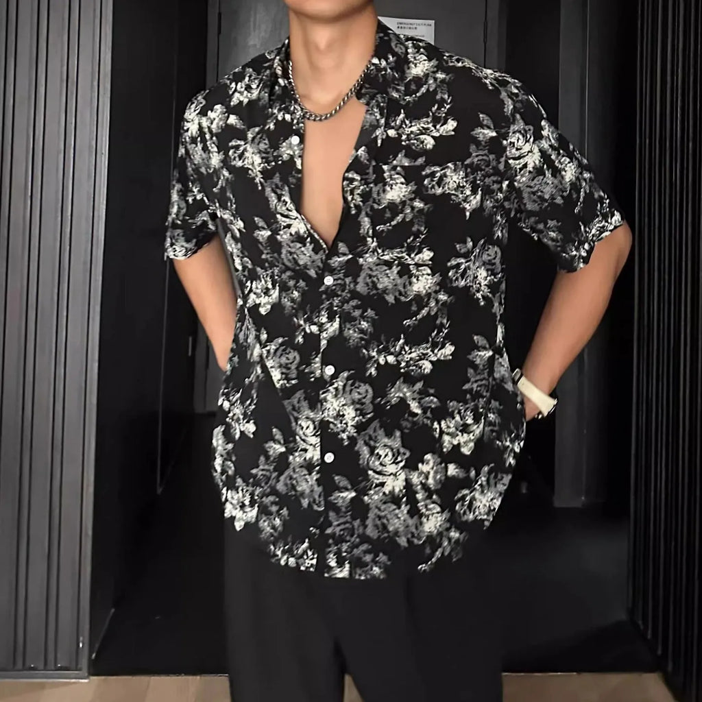 Loose casual printed shirt with short sleeves and floral pattern in white or black options