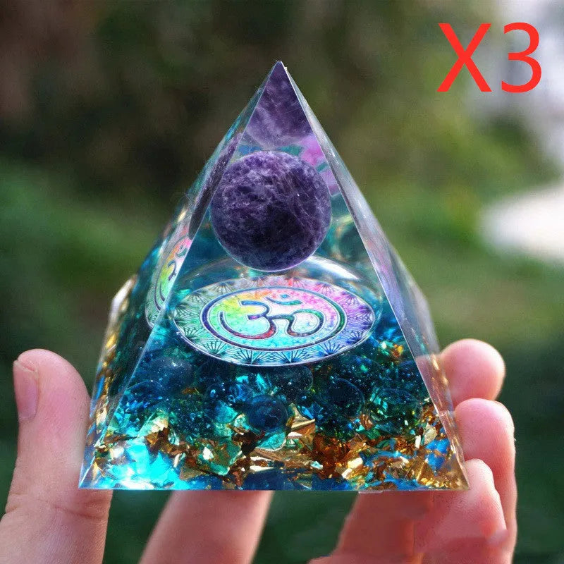 Geometric pyramid resin ornament with crystal gravel in clear epoxy, 6cm decorative piece