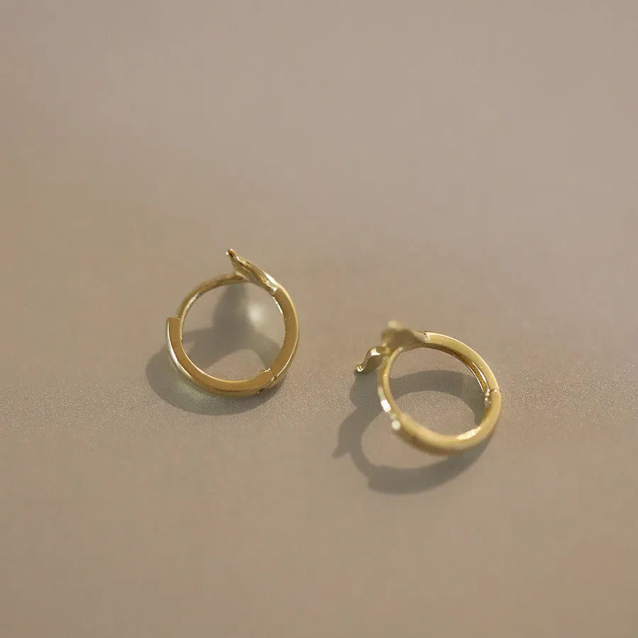 S925 sterling silver fishtail earrings in gold or white gold colour with 8mm diameter