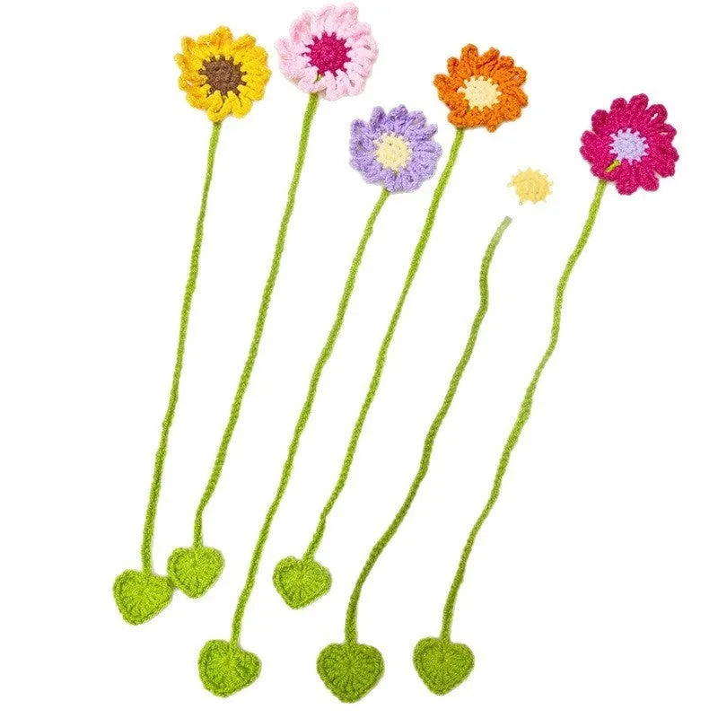 Hand-crocheted milk cotton bookmark with flexible wire and Little Daisy design in various colour tones
