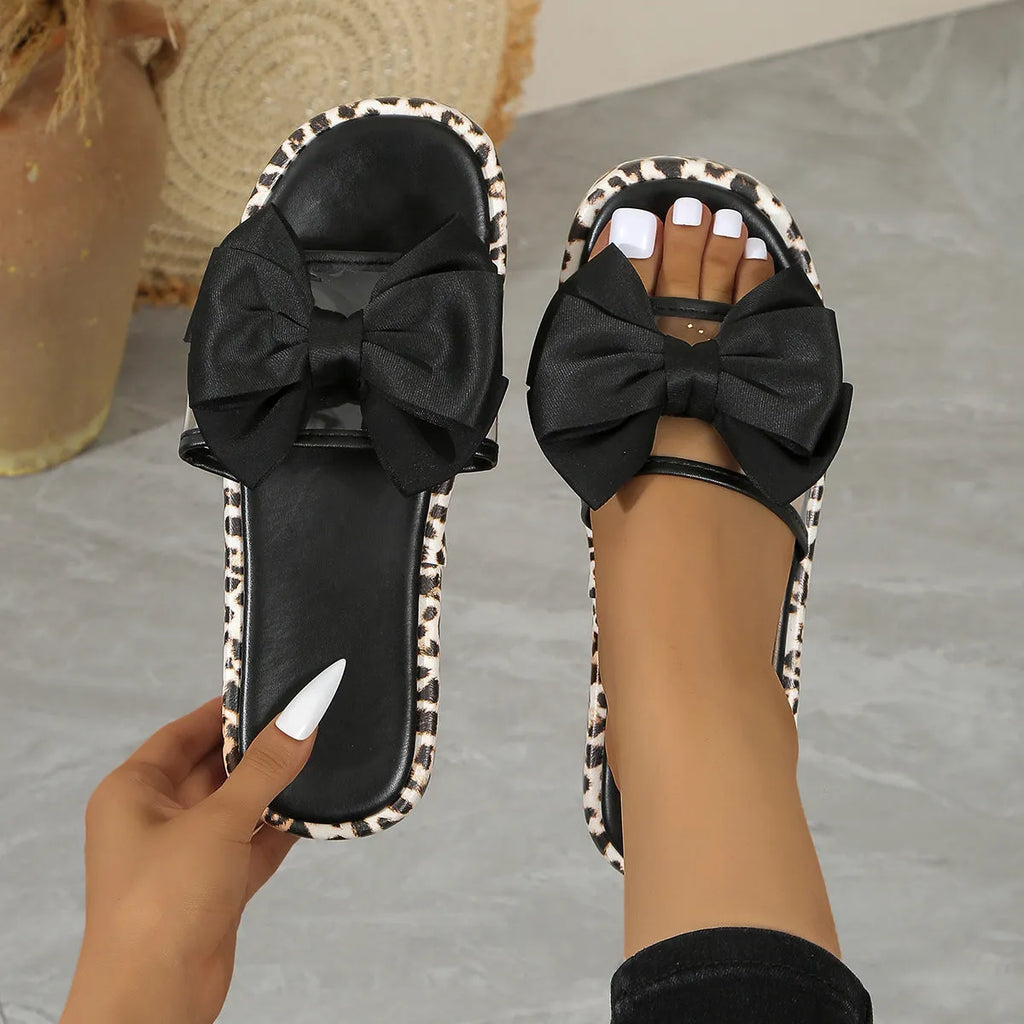 Leopard print thick sole women's beach slippers in black and white with round toe.