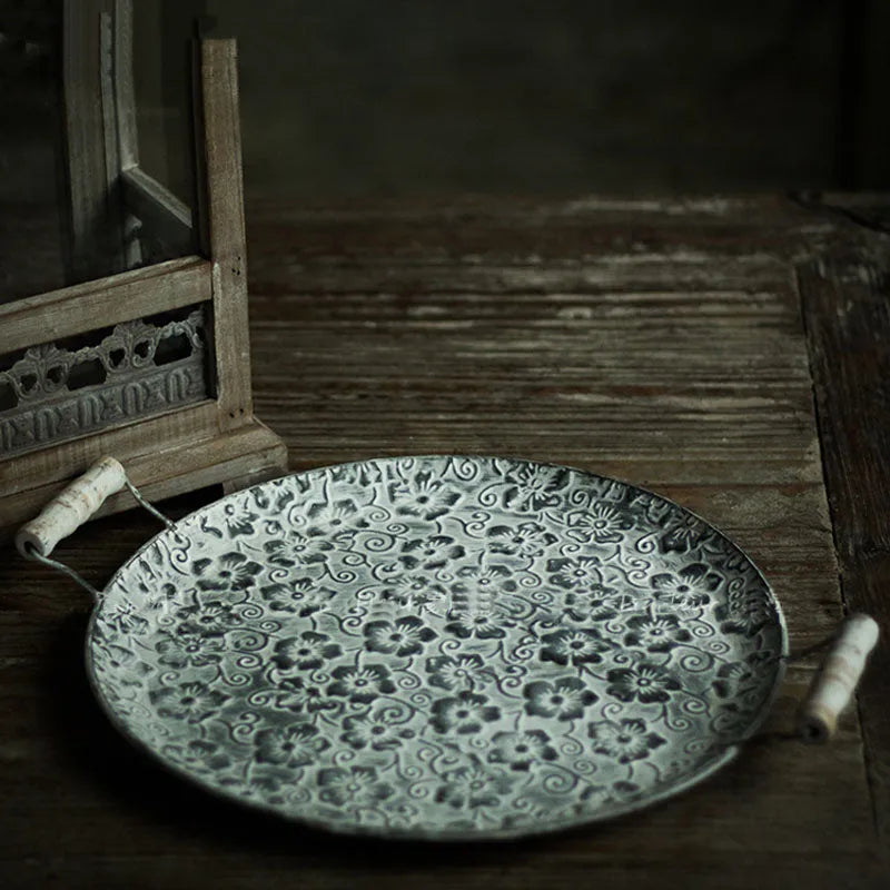 Round wrought iron storage tray set showing large and small sizes in European style