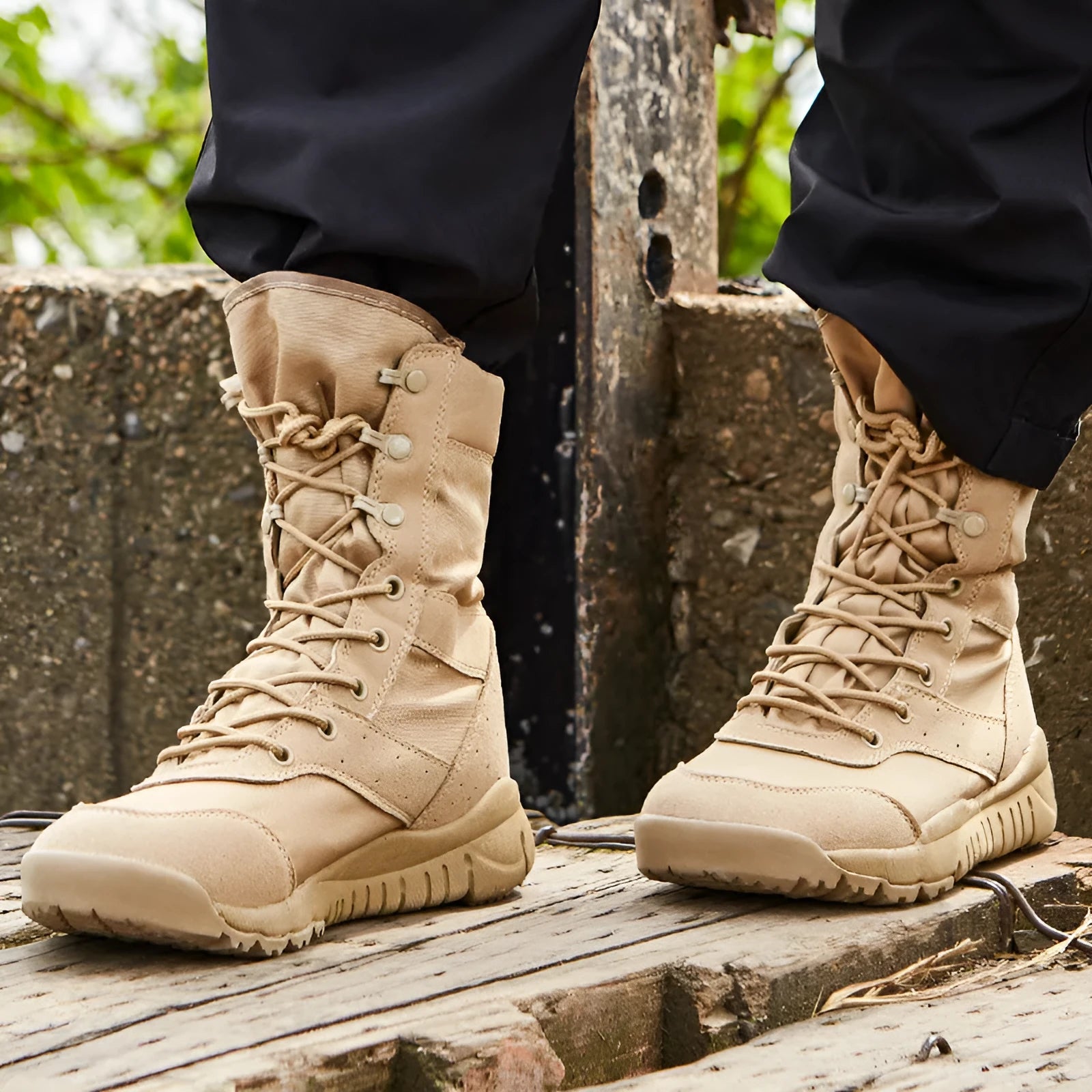 Summer Yulong Combat Boots in black and sand colour, tactical desert climbing footwear for men and women.