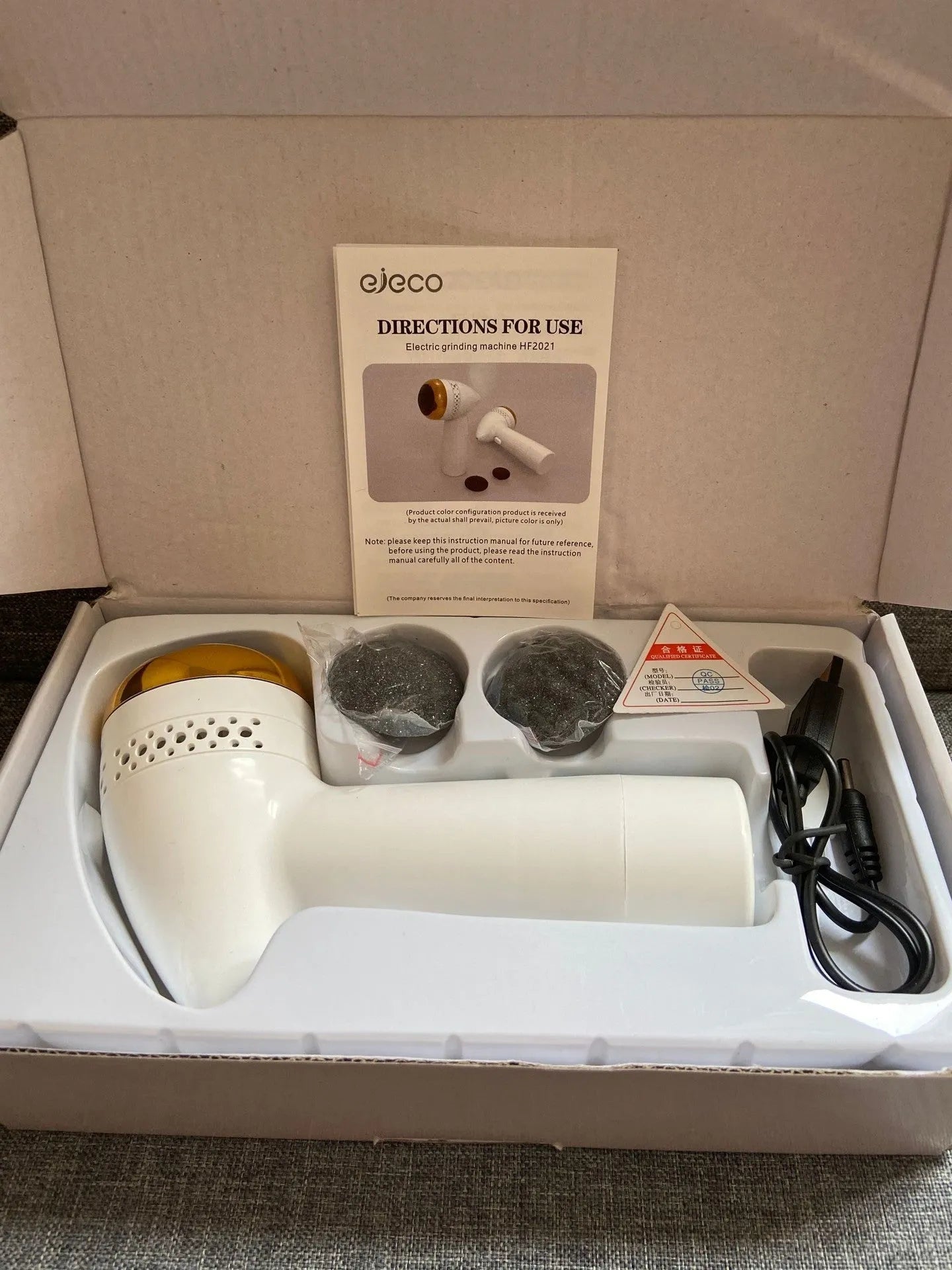 Electric vacuum foot grinder with quartz grinding head in gold, pink gold, or white silver finish