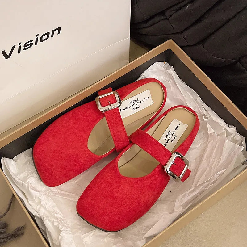 Women's flat closed toe slippers in apricot colour with square head toe and rubber sole