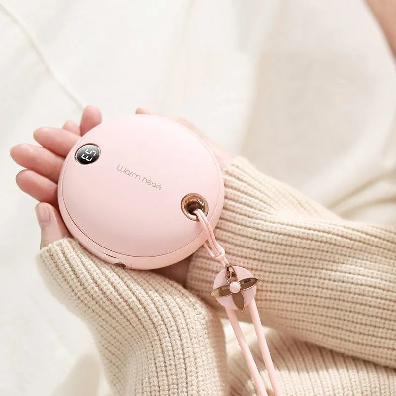 Green hand warmer power bank with digital display showing battery percentage, dimensions 89.5mm