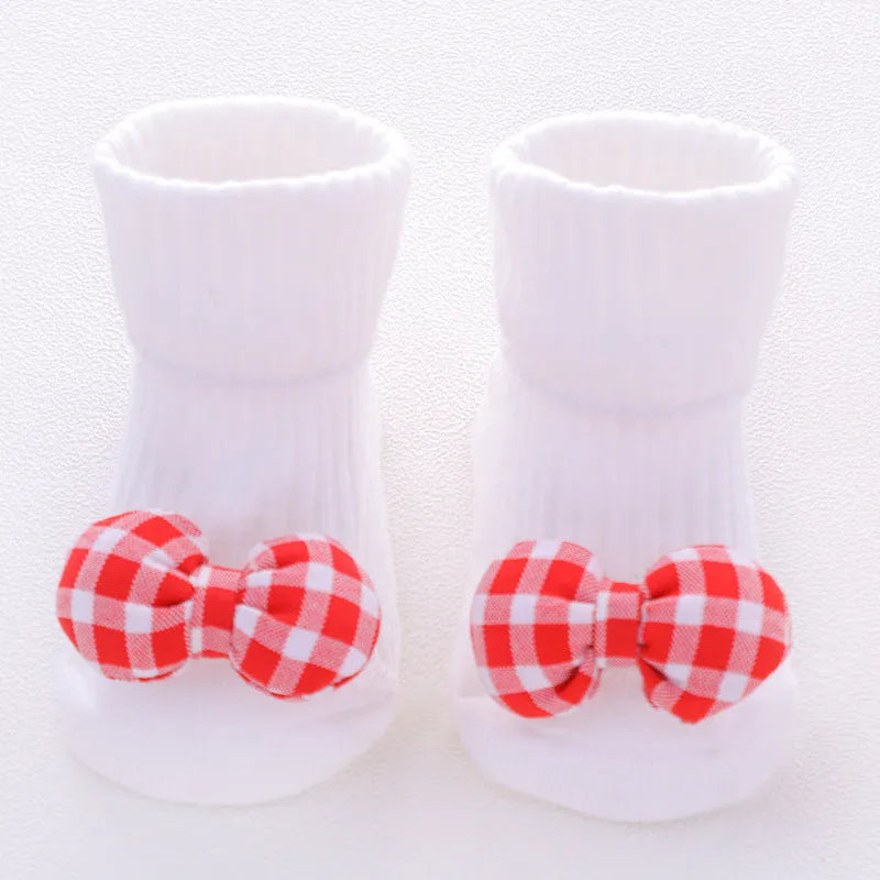 Cotton baby socks in multiple designs including animal prints, available in sizes XS, S, M for ages 0-6 months to 3 years