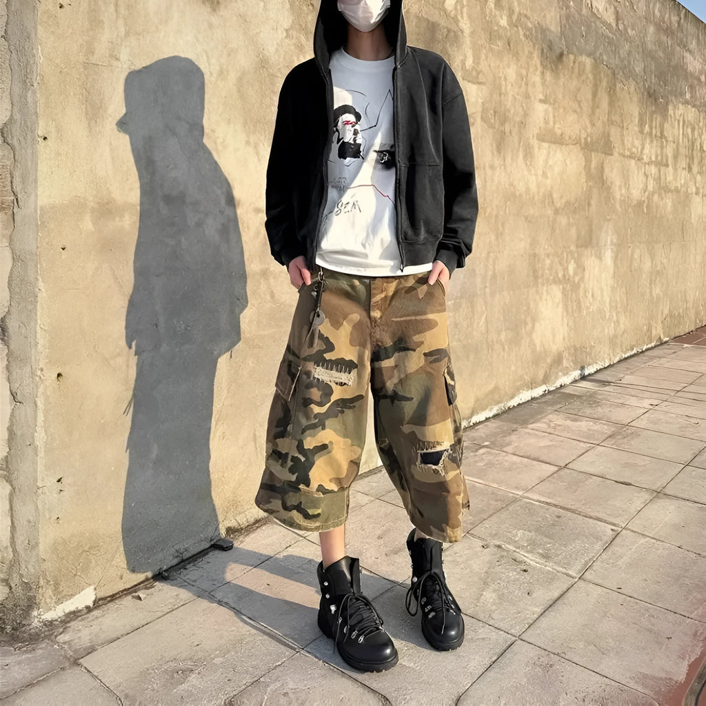 Men's retro patch ripped camouflage cropped jeans in loose casual straight leg style