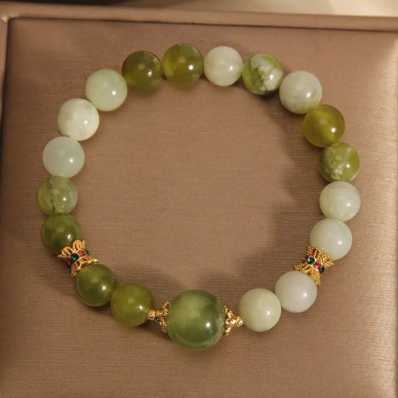Women's bracelet in Xiuyan jade green colour with original light luxury sweet Mori style design