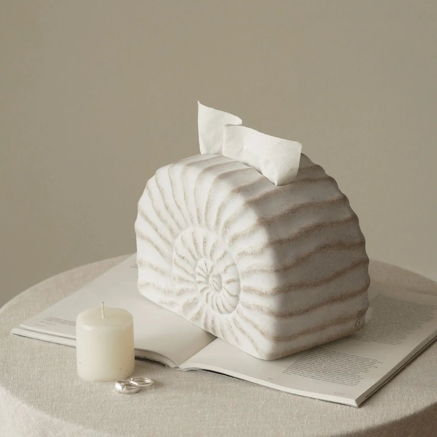 Conch Ramble coloured resin decorative tissue box cover with modern simplicity design