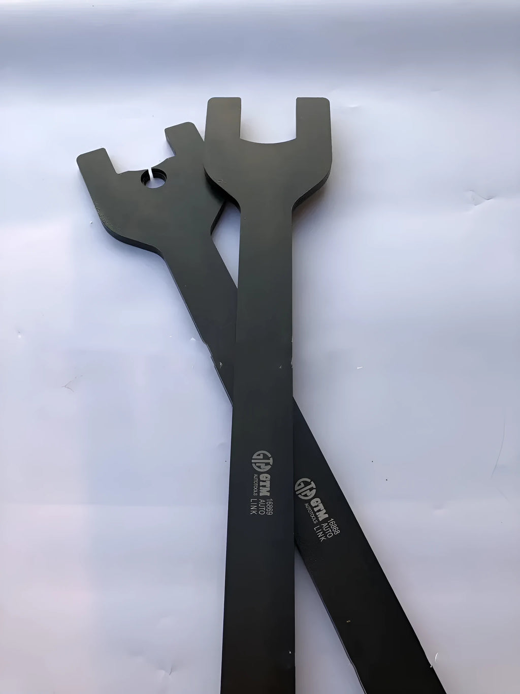 Land Rover fan wrench set with 36mm spanner and 40mm spanner with hole made from alloy steel.