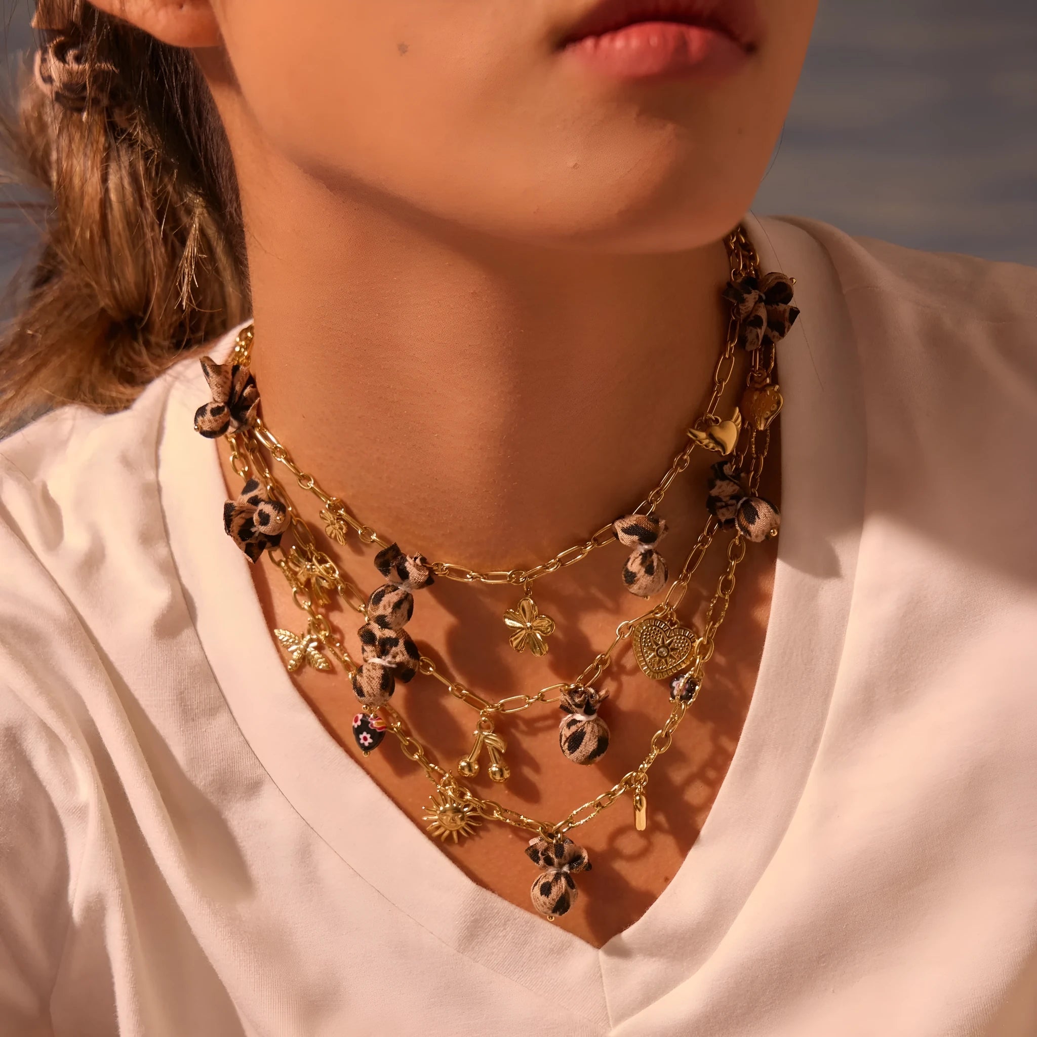 Leopard pattern pendant necklace with love heart and flowers design on stainless steel chain